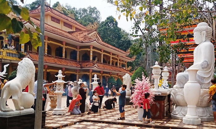 Địa điểm lễ chùa đầu năm ở Bình Dương - chùa Thái Sơn Núi Cậu