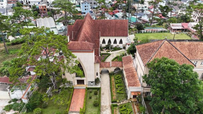 điểm du lịch ở Đà Lạt ít đông đúc Tu viện Đức Bà Lâm Viên
