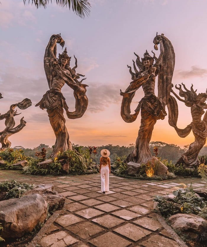 Taman Dedari là điểm du lịch nổi tiếng tại Ubud