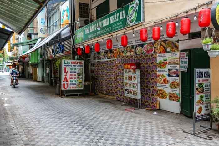 Khám phá phố ẩm thực Ngõ Cấm Chỉ - Con phố ẩm thực nổi tiếng