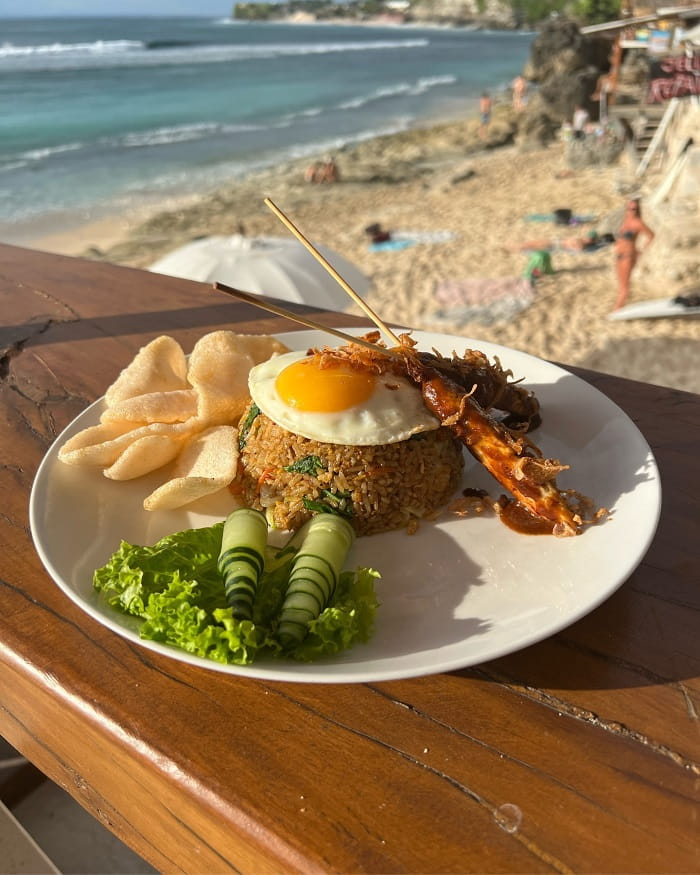 Kinh nghiệm du xuân Bali tự túc nên thưởng thức món Nasi Goreng 