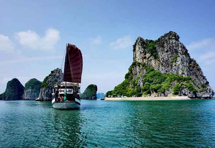 5 địa điểm du xuân hot - Tham quan trên du thuyền