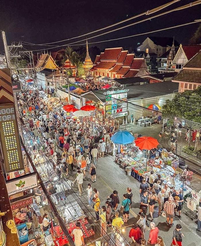 Kinh nghiệm du lịch Chiang Mai mùa xuân nên đến Chợ đêm Chiang Mai Night Bazaar