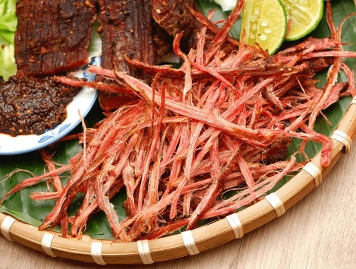 Kinh nghiệm du lịch Hà Giang dịp Tết - Thịt trâu gác bếp