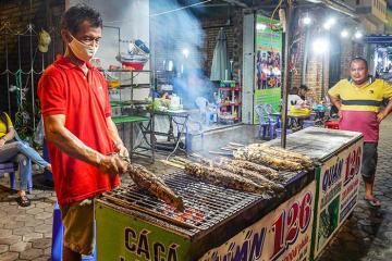 Review Chợ đêm Cà Mau: Tụ điểm 'ăn chơi' chất nhất xứ Đất Mũi