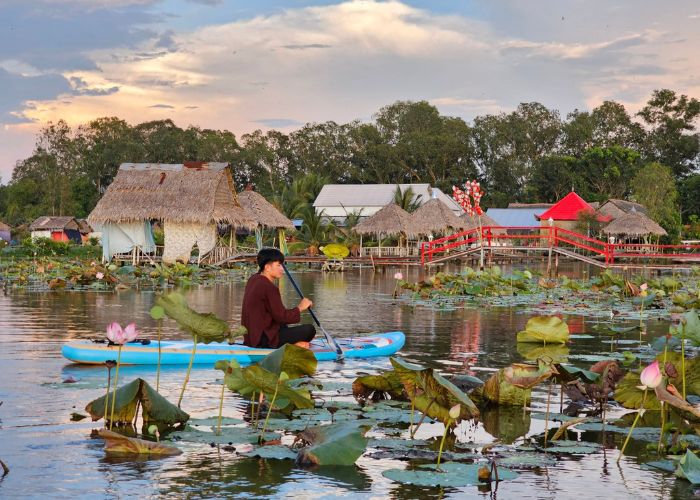 Trải nghiệm dân gian tại Khu du lịch Đồng Sen Tháp Mười