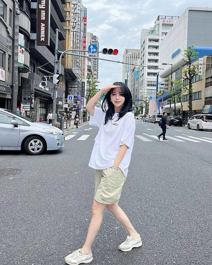 Shinsaibashi là địa điểm không thể bỏ lỡ khi đến ngôi đền Hozenji