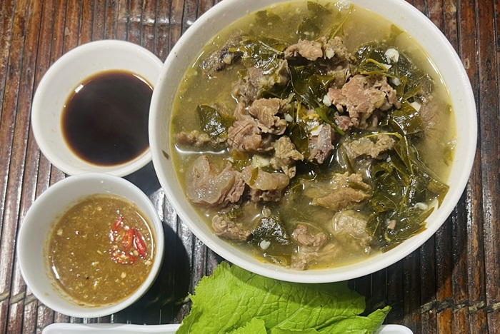 du lịch Hòa Bình tháng 3 - thịt trâu lá lồm