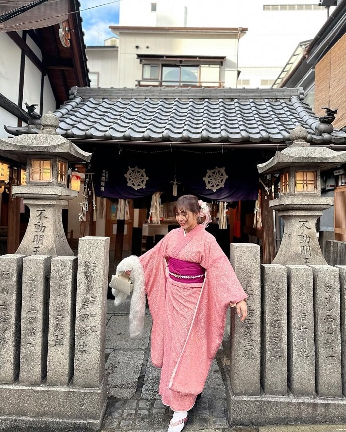 Khám phá ngôi đền Hozenji Nhật Bản