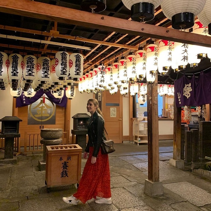 Khám phá ngôi đền Hozenji Nhật Bản