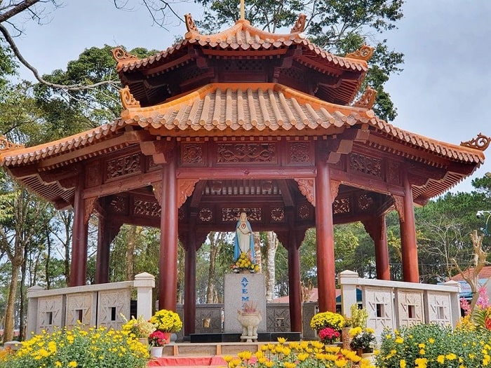 Hành hương đến tượng Đức Mẹ Măng Đen