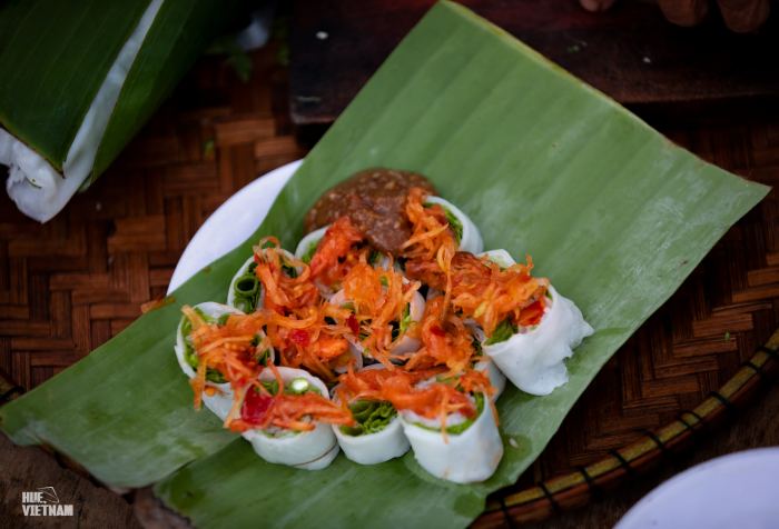 quà chiều xứ Huế bánh cuốn tôm chua