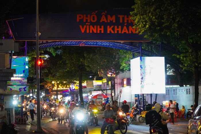 phố ẩm thực Vĩnh Khánh 