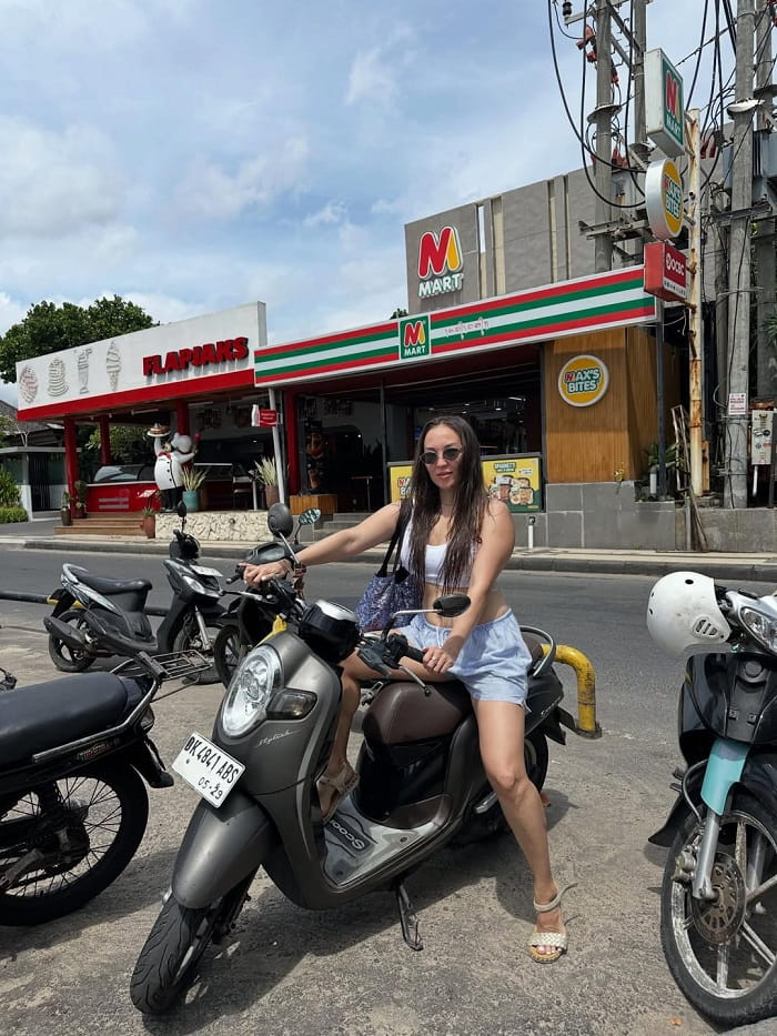 Du lịch bãi biển Seminyak Bali