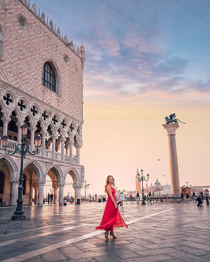 Dinh Tổng Trấn là tham quan gần cầu Than Thở Ý 