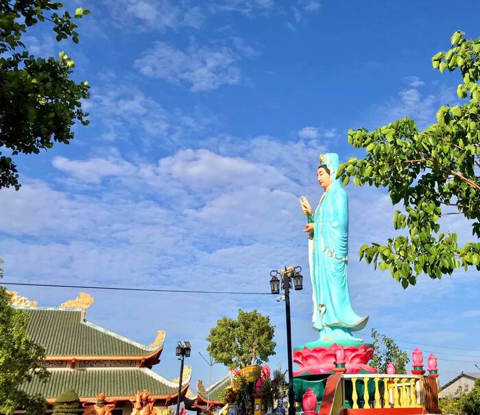 Các điểm du lịch tâm linh nổi tiếng miền Nam - Quan Âm Phật Đài, Cà Mau