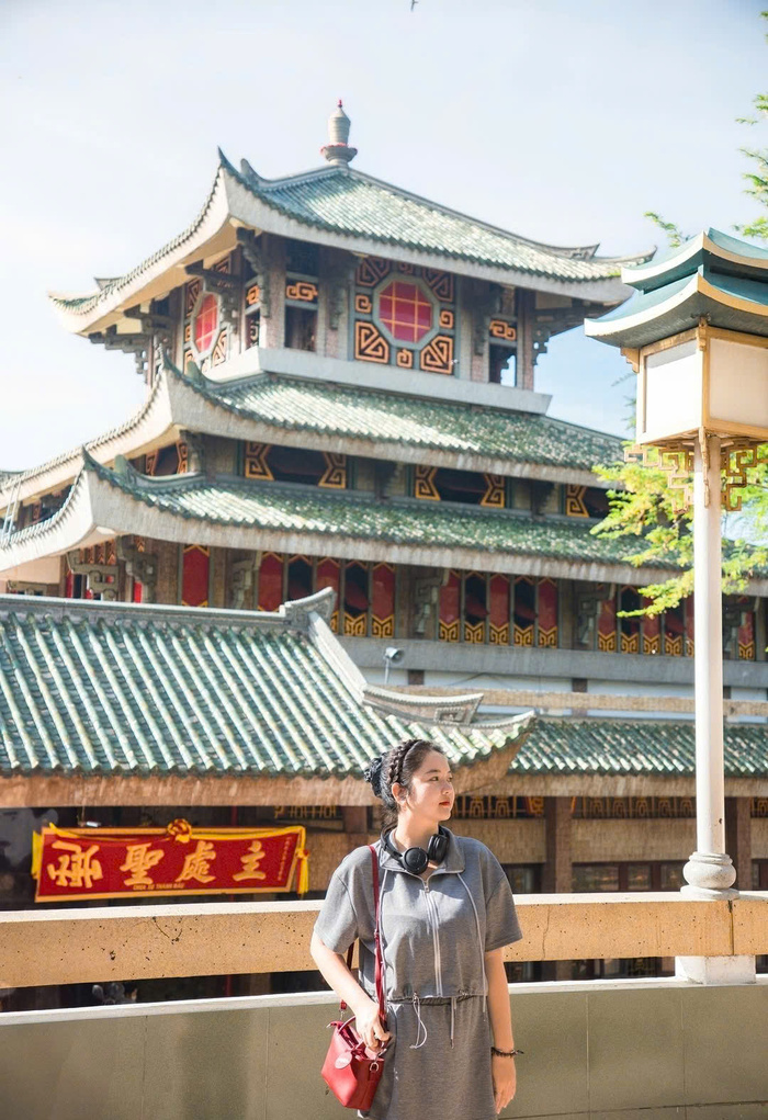 Các điểm du lịch tâm linh nổi tiếng miền Nam - Miếu Bà Chúa Xứ núi Sam, An Giang