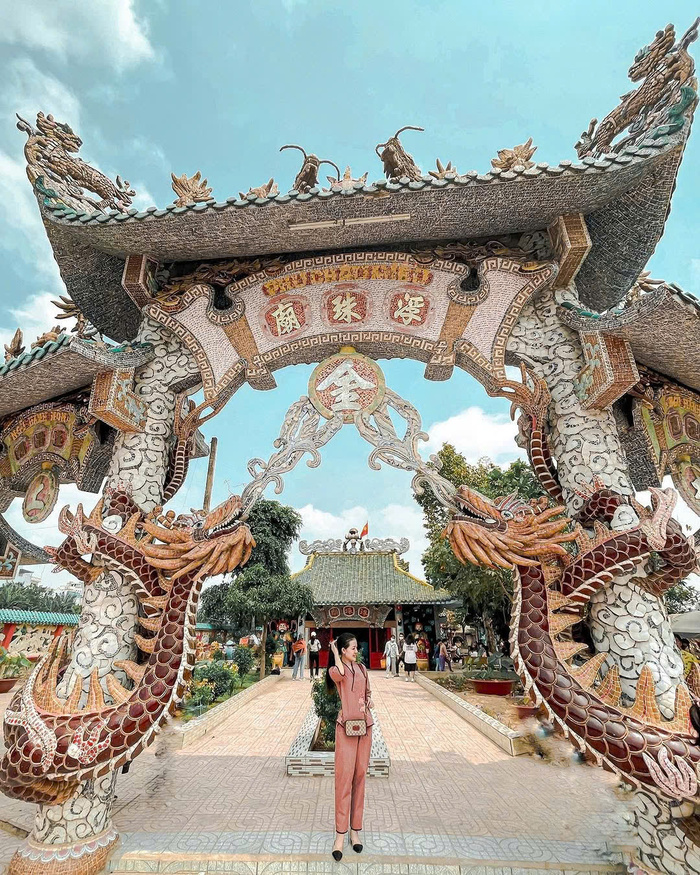 Các điểm du lịch tâm linh nổi tiếng miền Nam - Chùa Miếu Nổi, TP Hồ Chí Minh