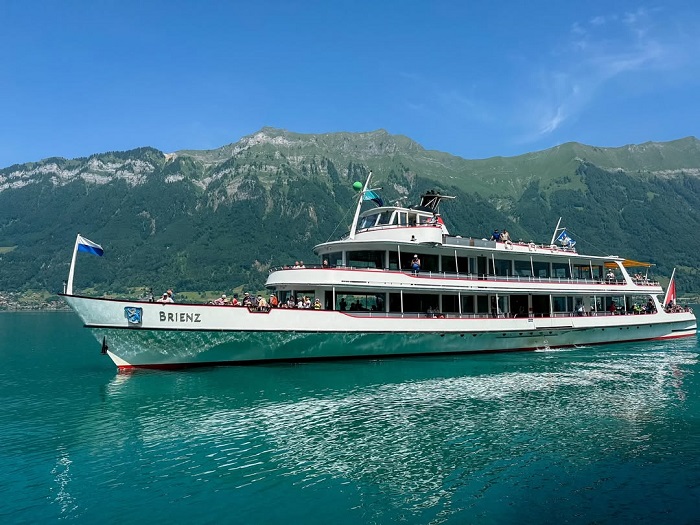 Đi thuyền là hoạt động nên làm tại hồ Brienz Thụy Sĩ 
