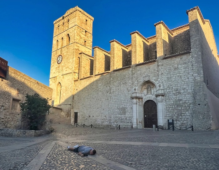 Tham quan nhà thờ Santa María de las Nieves là hoạt động thú vị khi đến phố cổ Ibiza