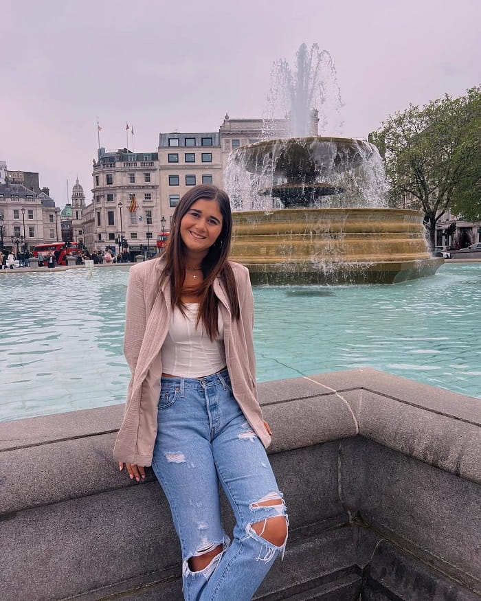 Đài phun nước là địa điểm tham quan nổi bật ở quảng trường Trafalgar Anh