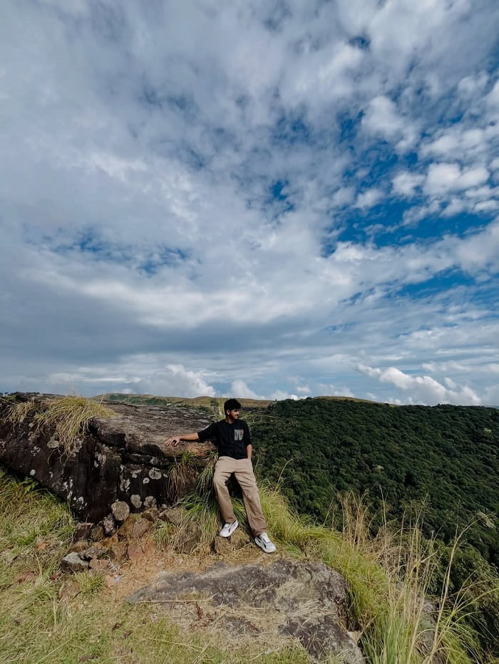 Đi bộ đường dài là hoạt động nên làm tại thác Nohkalikai 