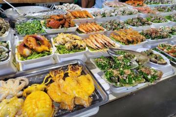 Ăn gì ở chợ Hàng Dương Cần Giờ? Top 6 món hải sản "đỉnh chóp" và bí kíp mua hàng không bị hớ