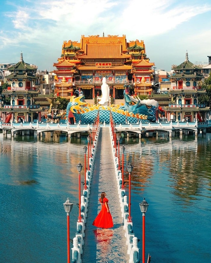 Đầm Liên Trì là điểm tham quan ở gần trung tâm nghệ thuật Pier II Đài Loan