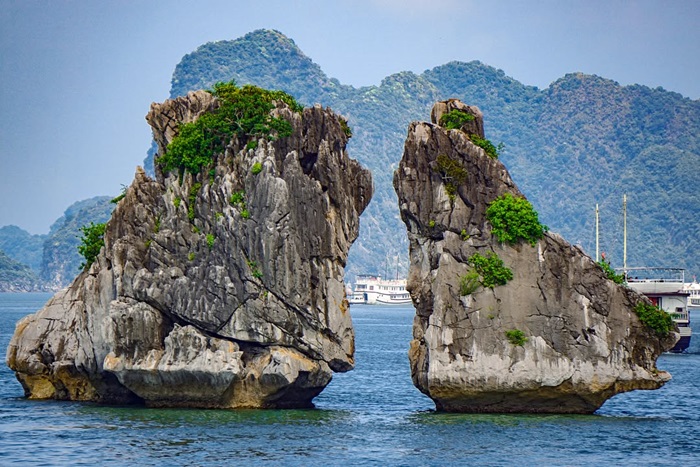 hòn Gà Chọi Hạ Long - mùa đẹp