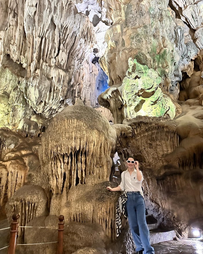 hòn Gà Chọi Hạ Long - động Thiên Cung