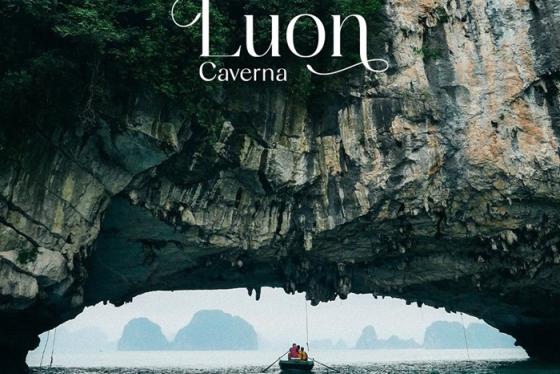 Chèo thuyền kayak chiêm ngưỡng nét đẹp tuyệt mỹ của hang Luồn Hạ Long