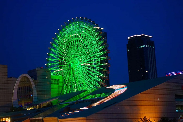 Ngắm cảnh từ vòng đu quay Miramar là hoạt động thú vị ở công viên giải trí Miramar