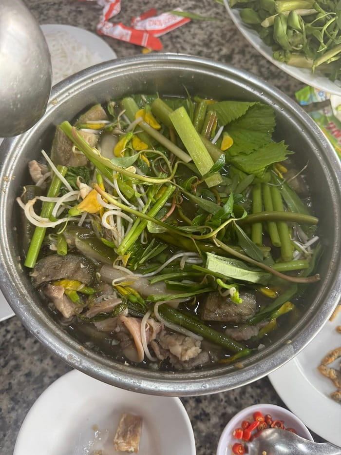 Hội Quán Châu Đốc là quán lẩu mắm An Giang ngon không thể cưỡng lại 