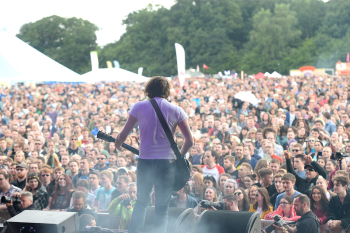 kinh nghiệm du lịch Anh mùa hè - Tham gia các lễ hội sôi động