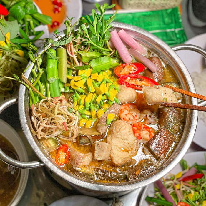 Thưởng thức lẩu mắm An Giang