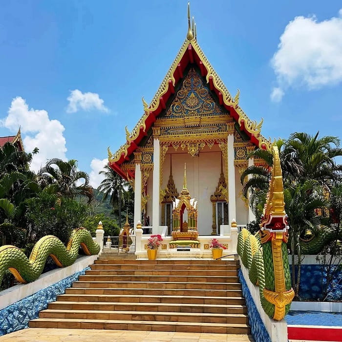 Tham quan đền Karon là hoạt động nên làm ở bãi biển Karon Phuket