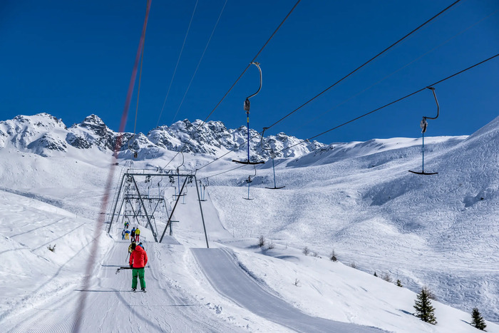 Khám phá các hoạt động du lịch hấp dẫn tại thị trấn Davos Thụy Sĩ - Đi cáp treo