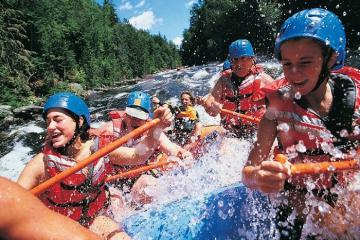 Phấn khích trải nghiệm chèo thuyền vượt thác Ayung - Bali