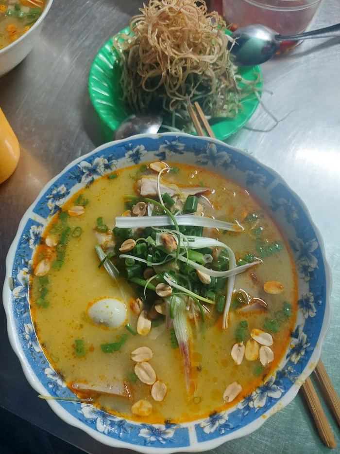 Quán mì Quảng ngon ở Nha Trang quán Tý 