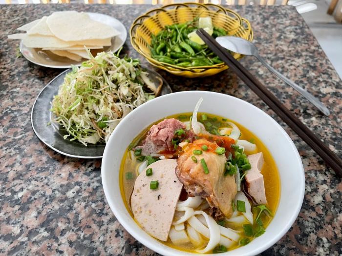 Quán mì Quảng ngon ở Nha Trang Đá Chẹt 