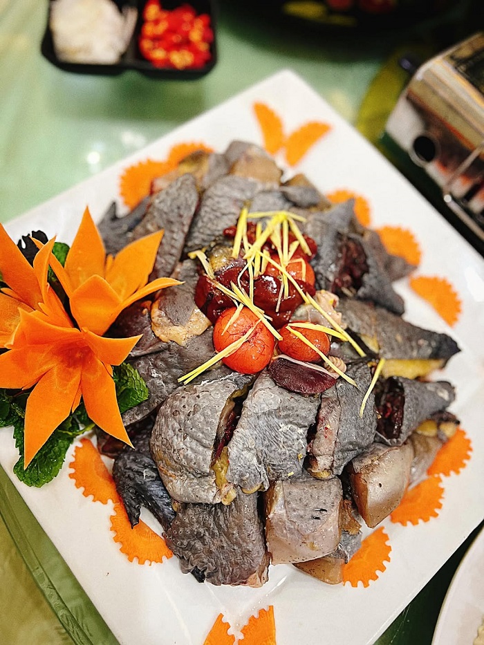 Ăn gì ở Sapa? Thịt gà đen là món mà bạn nên thử