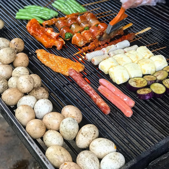 Ăn gì ở Sapa? Xiên nướng là món mà du khách đặc biệt yêu thích