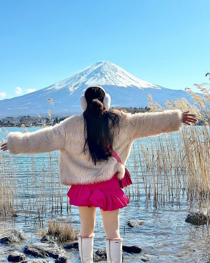 Hồ Kawaguchi là địa điểm không thể bỏ qua khi đến công viên hoa Oishi