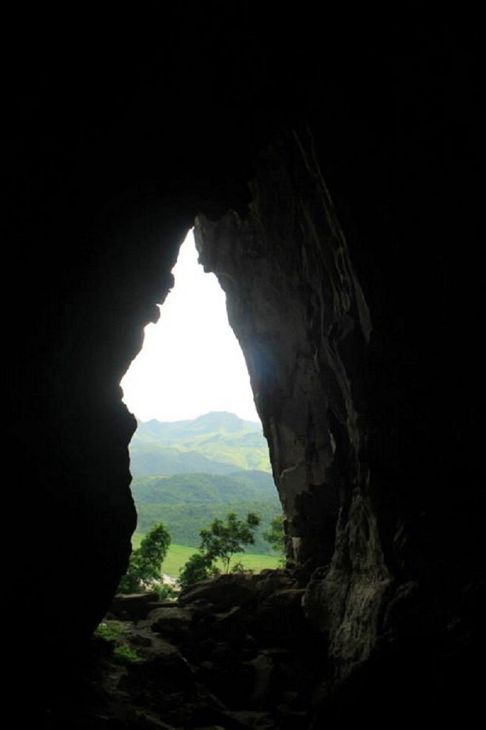 Hang Thẩm Púa Điện Biên còn gọi là hang Ông Giáp