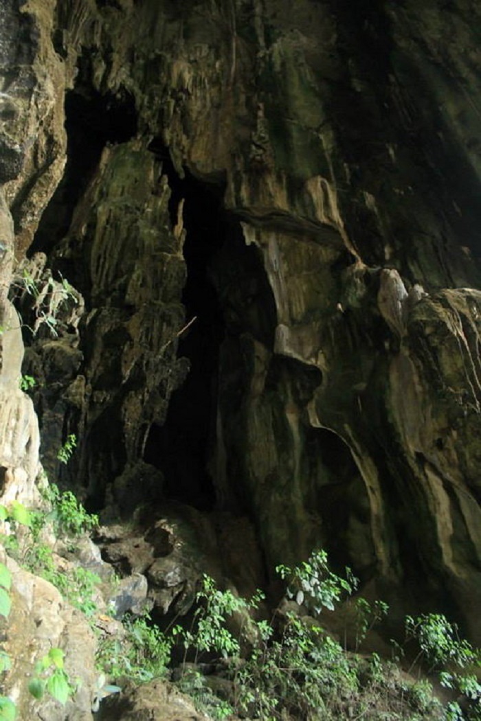 Hang Thẩm Púa Điện Biên nằm sâu trong núi đá