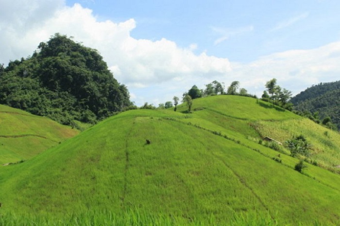 Hang Thẩm Púa Điện Biên thích hợp khám phá bằng xe máy