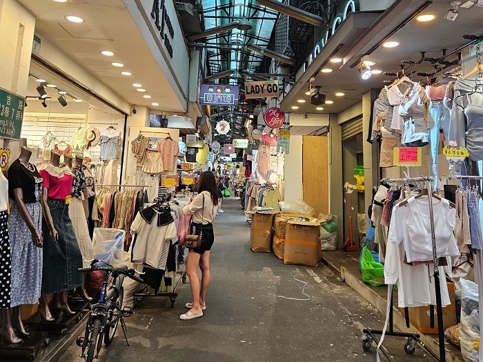 Shopping ở khu mua sắm Wufenpu Đài Loan 