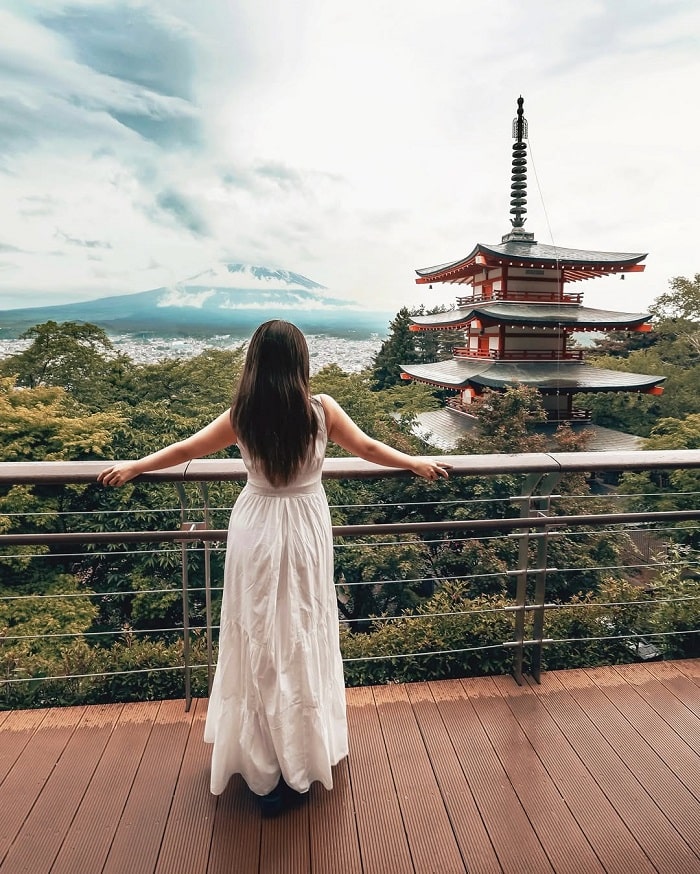 Chùa Chureito là địa điểm không thể bỏ qua khi đến công viên hoa Oishi