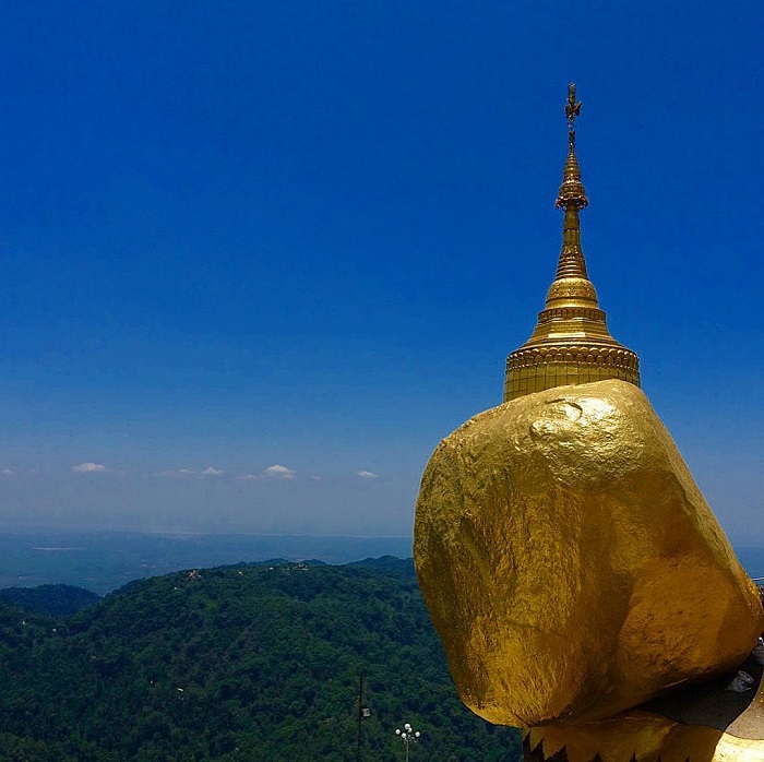 Chùa Kyaikhtiyo là ngôi chùa vàng trên thế giới nằm ở Myanmar