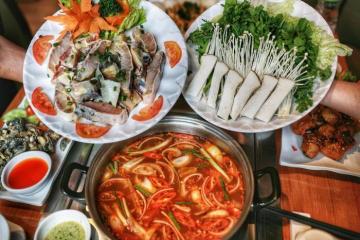 Các quán lẩu cá tầm ngon ở Măng Đen Quảng Ngãi đầy ụ topping càng ăn càng mê